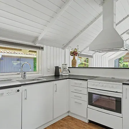 Holiday home Troen - 400m From The Sea By Interhome *
